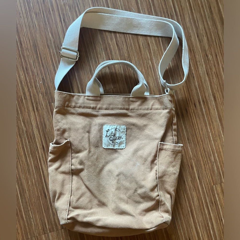 Lily queen canvas tote bag. Adjustable straps. Zipper closure